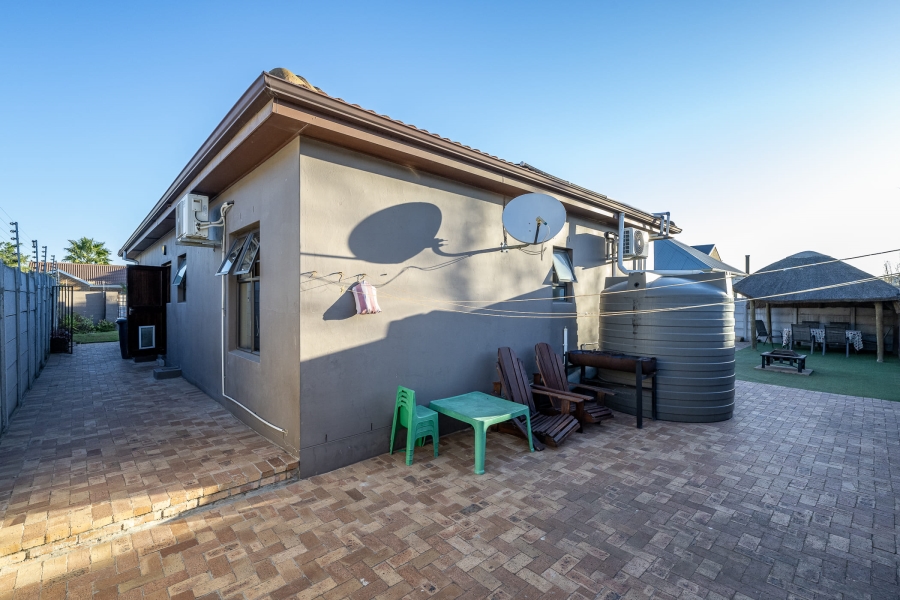 3 Bedroom Property for Sale in Viking Village Western Cape